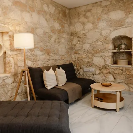 Phaedrus Living: Luxury Stone House Armou Casa vacanze *