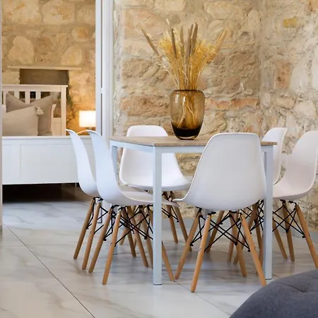 بيت للعطل Phaedrus Living: Luxury Stone House Armou *