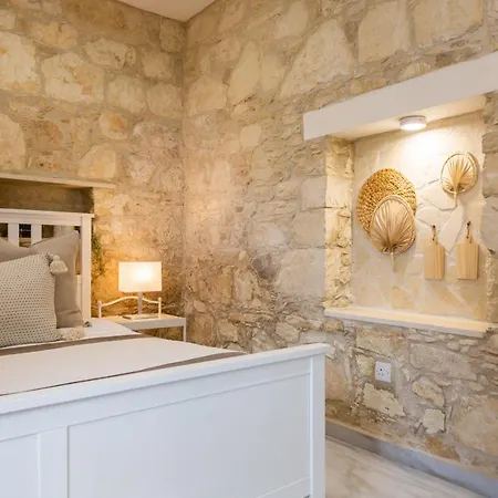 Phaedrus Living: Luxury Stone House Armou Holiday home